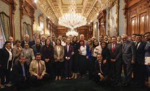 Acude gobernadora Lorena Cuéllar a reunión del IMSS-Bienestar con la presidenta de México